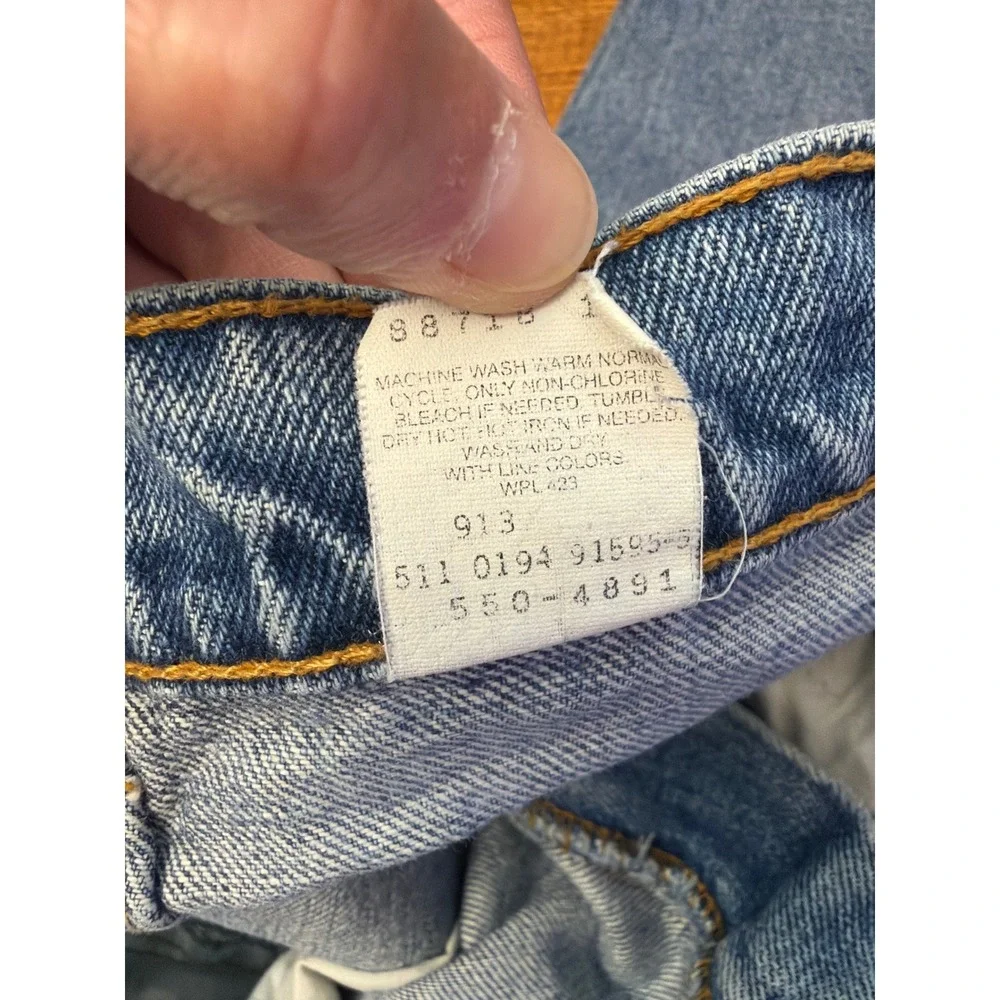 Vintage Levi's 550 Relaxed Fit Jeans Mens 34x30 Blue USA Made Tapered Leg FLAWS